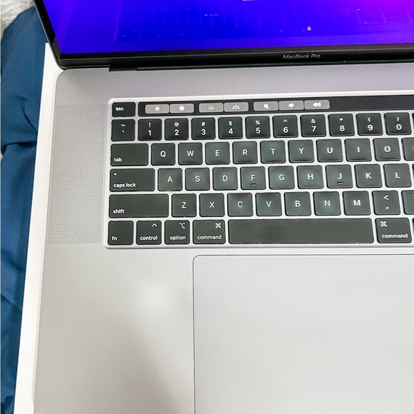 Apple MacBook Pro 16" (1TB SSD, Intel Core i9 9th Gen., 2.30 GHz, 16GB) Laptop - Picture 3 of 4